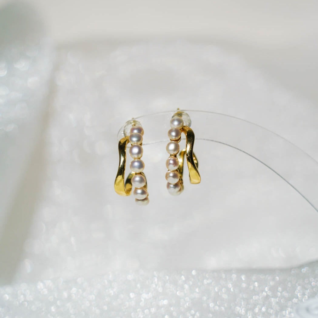 Array Wave Pearl Earring