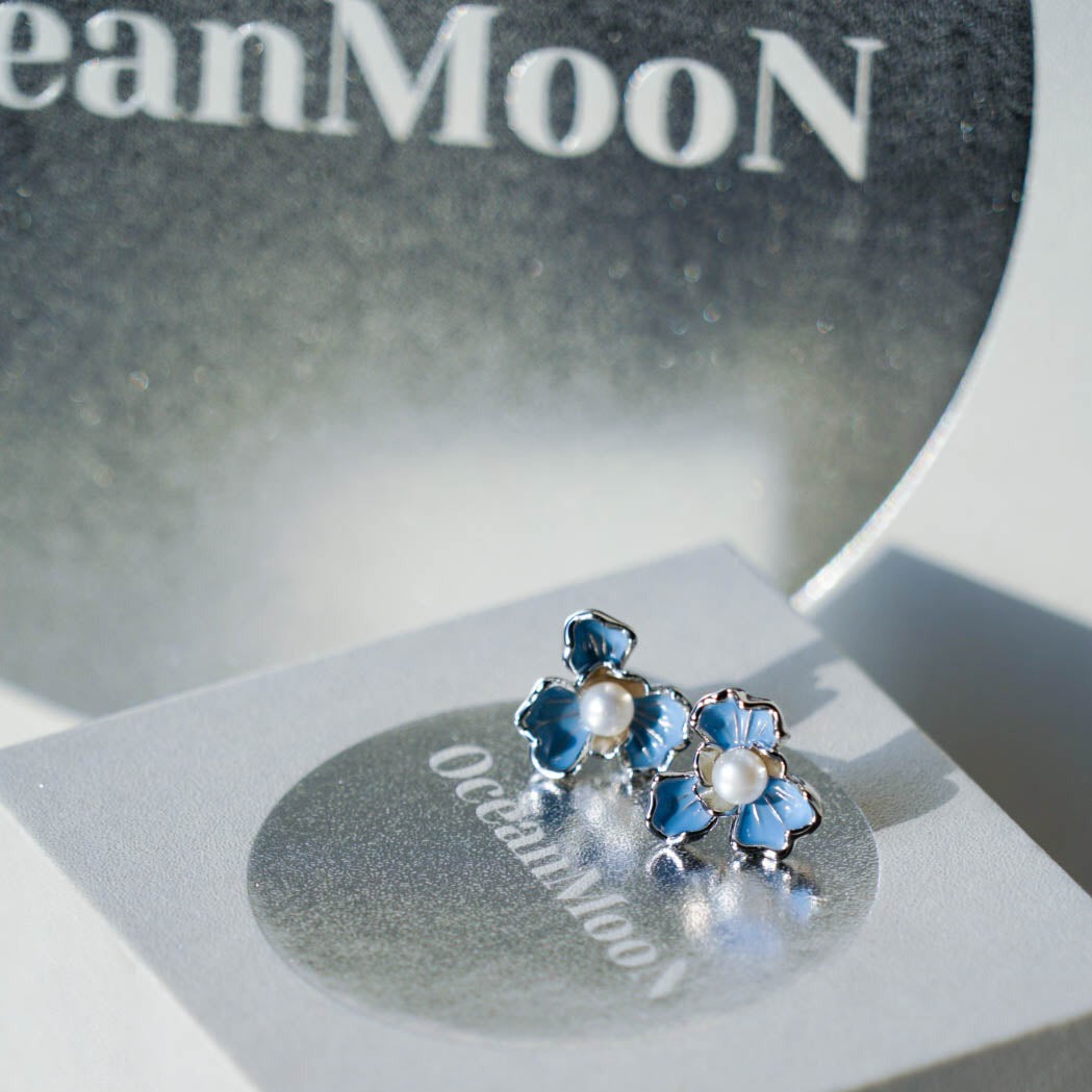 Iris Pearl Earring