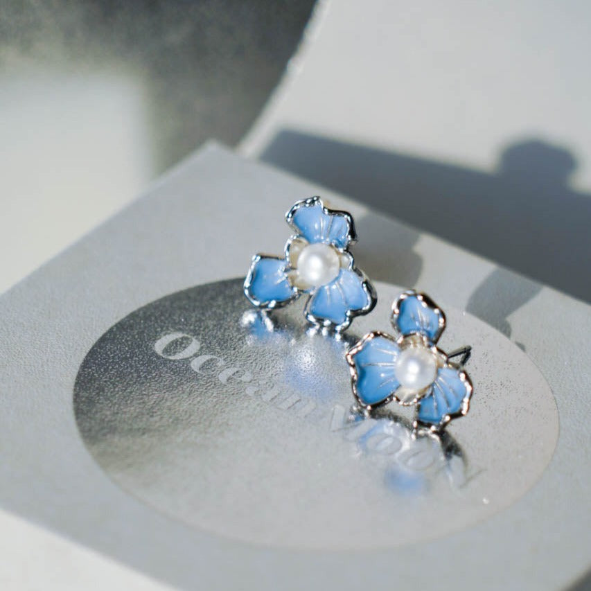 Iris Pearl Earring