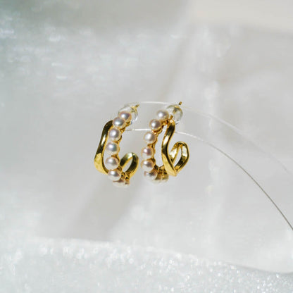 Array Wave Pearl Earring