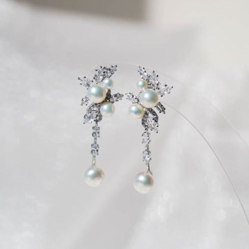 Falling Snow Pearl Earring