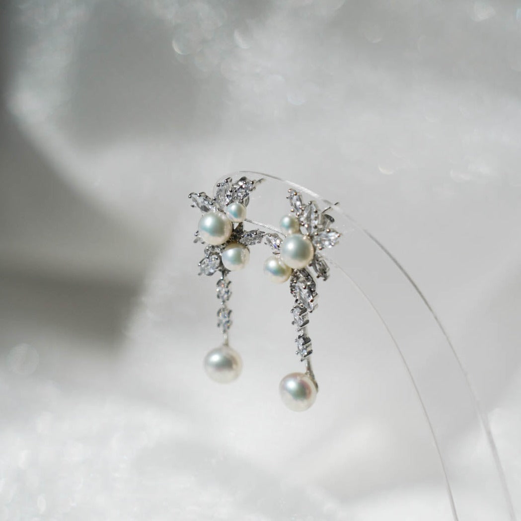 Falling Snow Pearl Earring