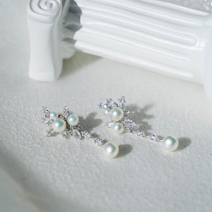 Falling Snow Pearl Earring