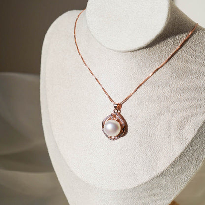 MentaRose Pearl Necklace