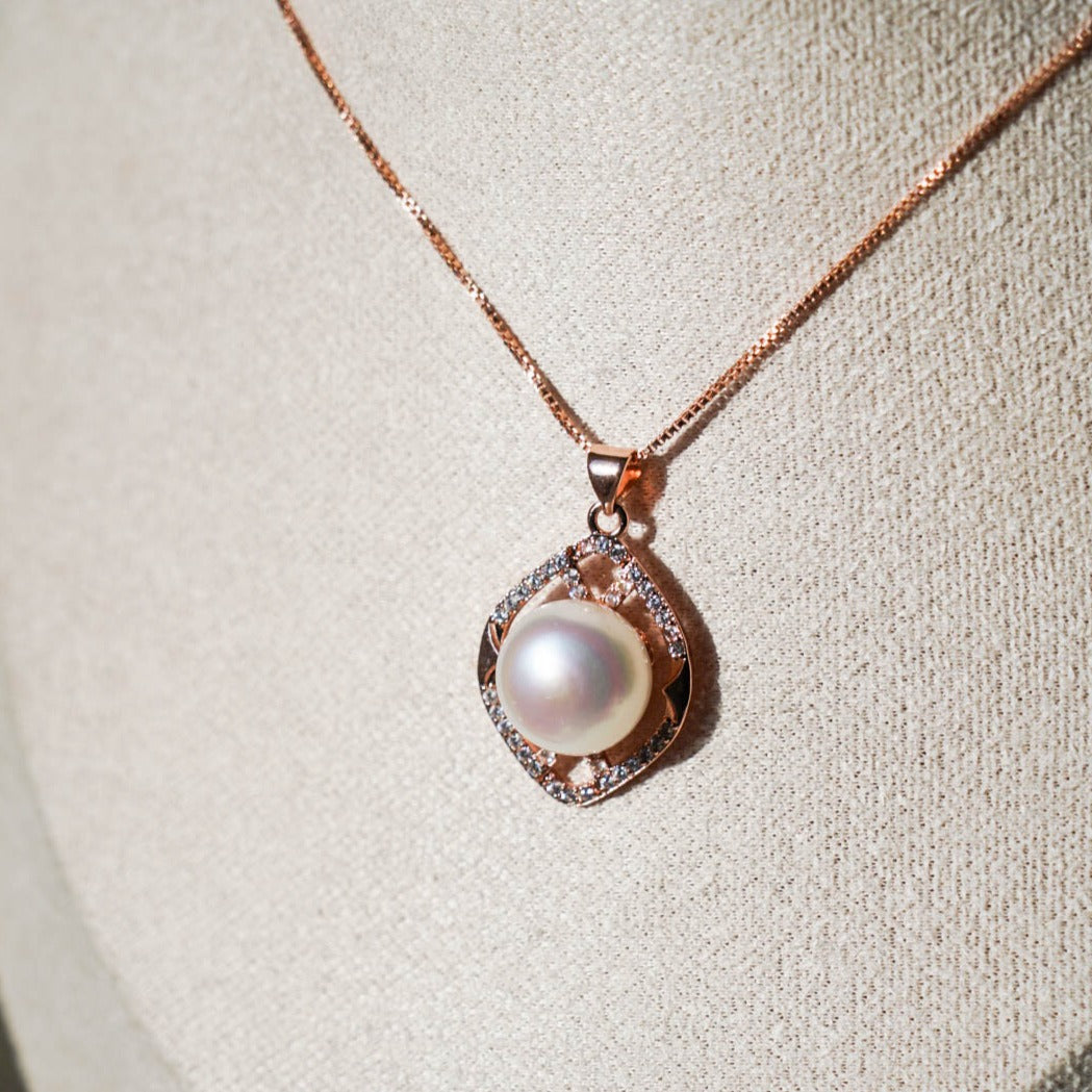 MentaRose Pearl Necklace