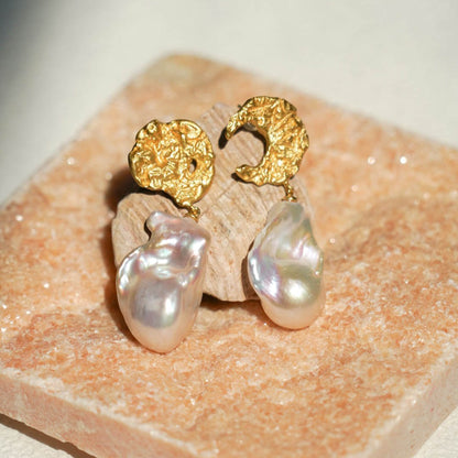 Moonlace Baroque Pearl Earring