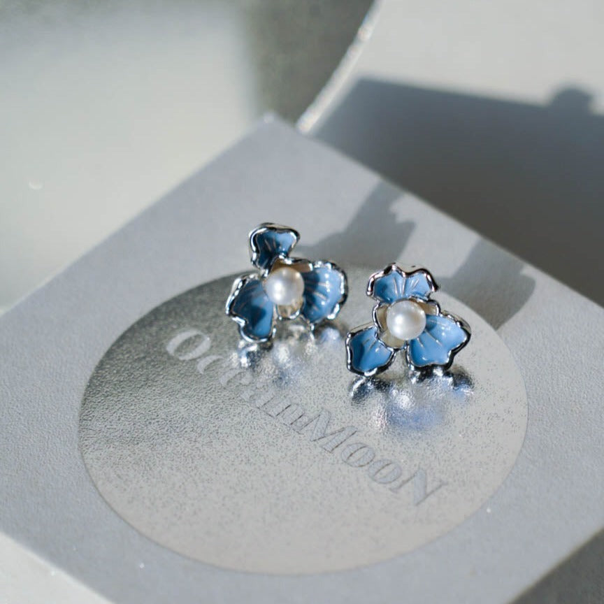 Iris Pearl Earring